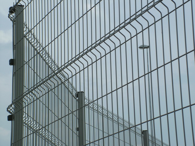 Benefits of Welded wire mesh fence 